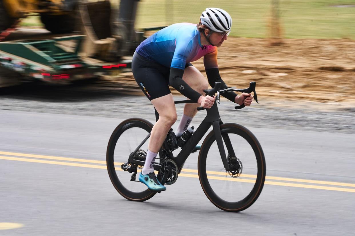 tara seplavy riding the scott foil going fast