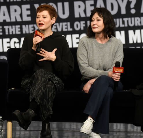 <p>Gerardo Mora/Getty</p> Rose McGowan (left) and Shannen Doherty (right)