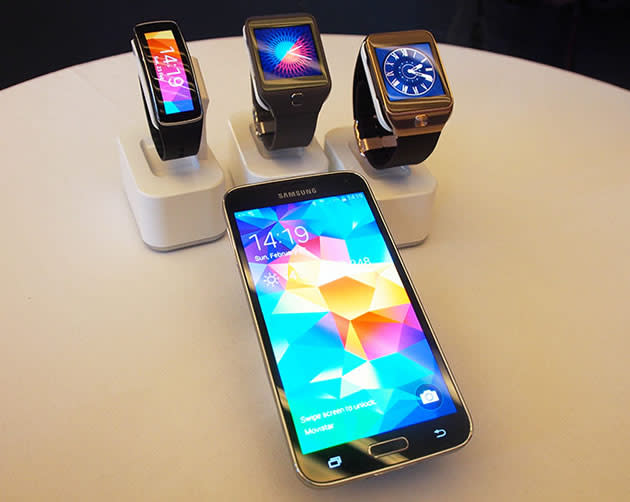 Samsung's latest devices -- the Gear Fit, the Gear 2 Neo, the Gear 2 and the Galaxy S5 -- all of which were launched together at its "Unpacked 5" event overnight. (HardwareZone photo)