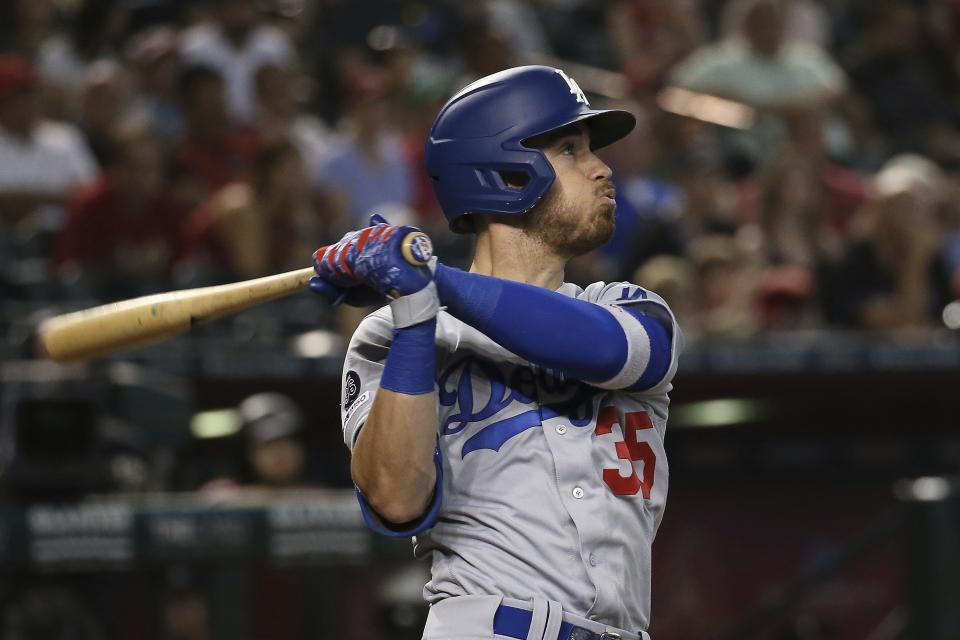 ARCHIVO - En esta foto de archivo del 1 de septiembre de 2019, Cody Bellinger, de los Dodgers de Los Ángeles, conecta un jonrón ante los Diamondbacks de Arizona (AP Foto/Ross D. Franklin, archivo)