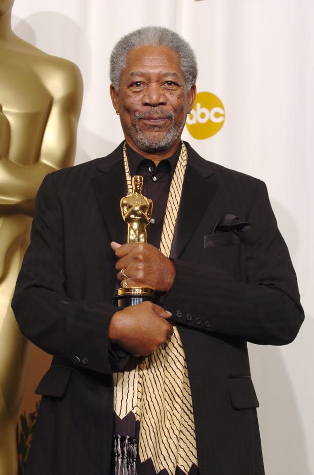 Morgan Freeman with his Oscar for Best Supporting Actor for "Million Dollar Baby"<p><a href="https://www.gettyimages.com/detail/105449519" rel="nofollow noopener" target="_blank" data-ylk="slk:Steve Granitz/Getty Images;elm:context_link;itc:0;sec:content-canvas" class="link ">Steve Granitz/Getty Images</a></p>