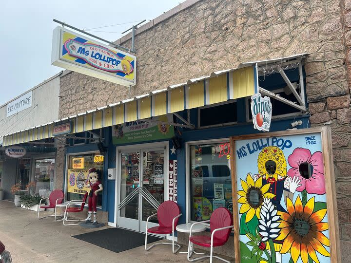 The owner of Ms. Lollipop organized a block party to mark the eclipse and draw people to Marble Falls. (KXAN photo/Will DuPree)