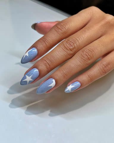 <p>Instagram <a href="https://www.instagram.com/p/CfecKOUOGs3/?img_index=1" data-component="link" data-source="inlineLink" data-type="externalLink" data-ordinal="1">@nailartbyqueenie</a></p>