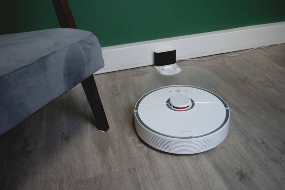 Un aspirateur robot en action. // Source : Numerama