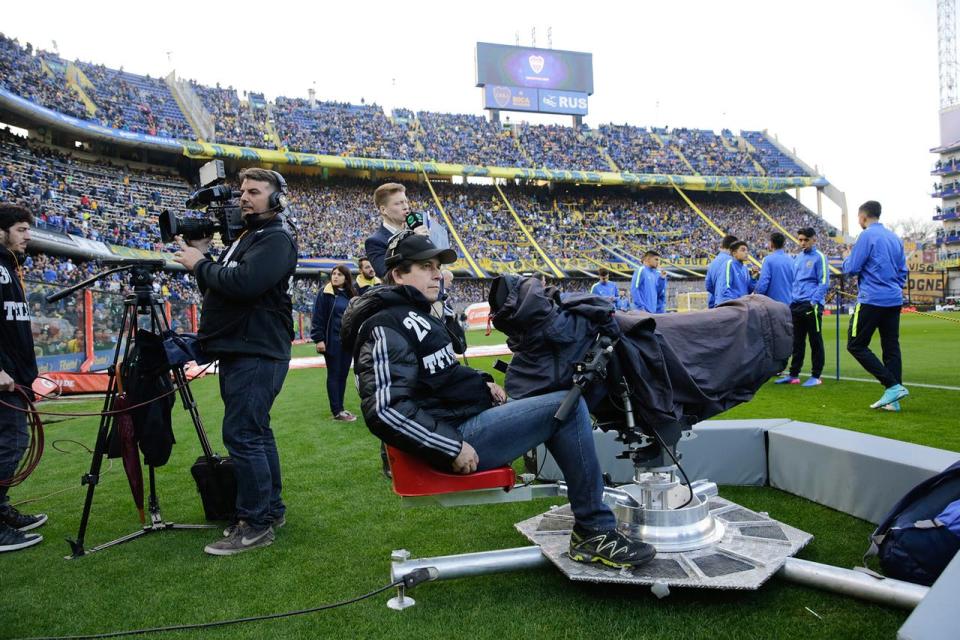 La pelea por los derechos del fútbol argentino llegó a Estados Unidos. Disney, dueña de Fox Sports Latin America, le pidió a Time Warner (dueña de Turner) que no avanzara sobre el 50% de los derechos de TV que estaban en manos de Fox y cuyo contrato la AFA rescindió hace dos semanas.