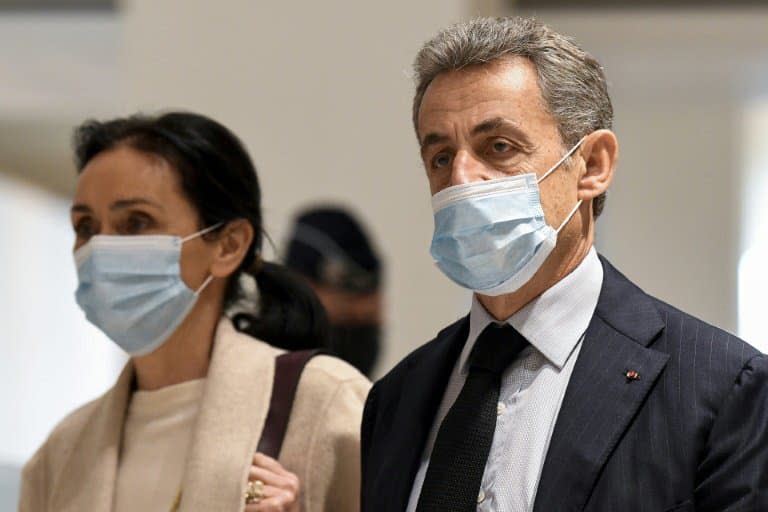 L'ancien président Nicolas Sarkozy et son avocate Me Jacqueline Laffont arrivent au tribunal de Paris, le 10 décembre 2020 - Bertrand GUAY © 2019 AFP