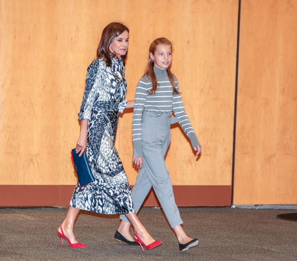 Aunque es la pequeña, la infanta Sofía ha superado en altura a su hermana mayor. (Foto: Miquel Benitez/Getty Images)