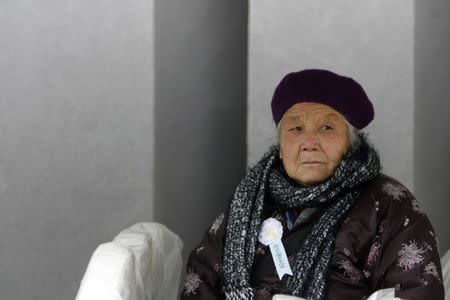 Eighty-two-year old Zhu Xiu Zen, a survivor of the Nanjing Massacre, attends a ceremony marking the event's 70th anniversary in Nanjing December 13, 2007. China marked 70 years since Japan's Nanjing massacre, also known as the "Rape of Nanking", on Thursday, invoking memories of the atrocity to remind Tokyo that the wartime past remains a bitter backdrop to an improving relationship. REUTERS/Nir Elias (CHINA)