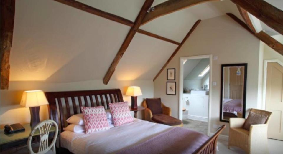 This former coaching inn mixes comfort with gastronomical delights. (Booking.com)
