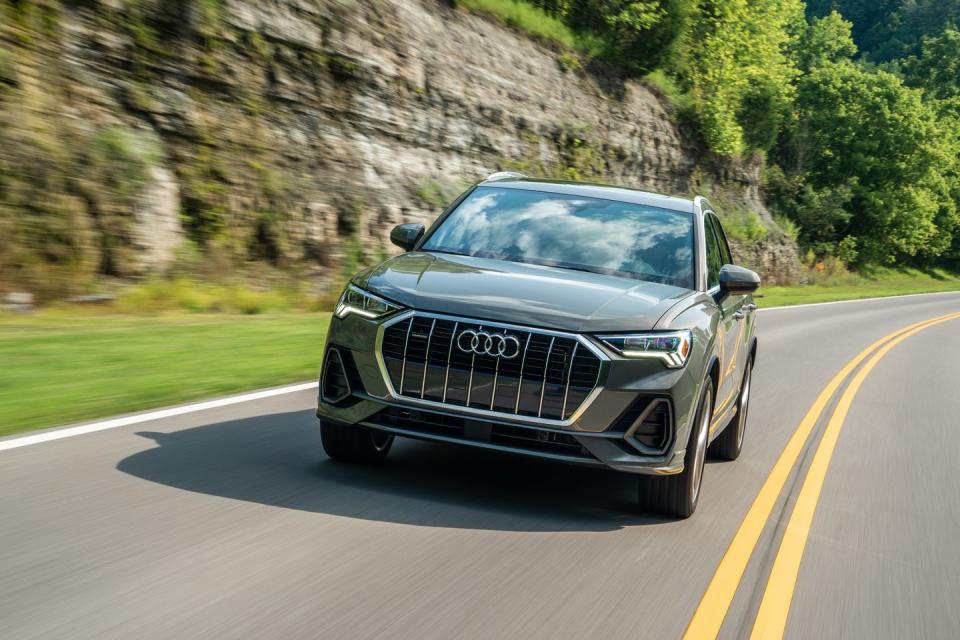 View Photos of the 2019 Audi Q3