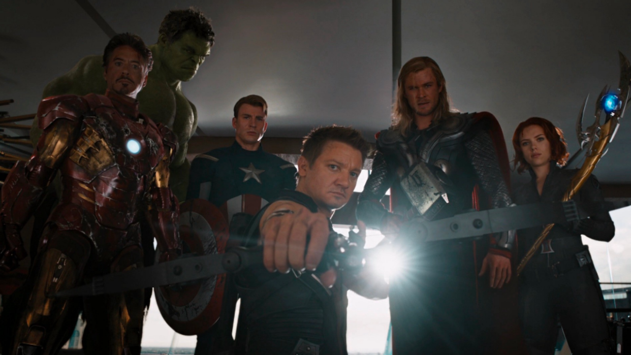  Robert Downey Jr., Mark Ruffalo, Chris Evans, Jeremy Renner, Chris Hemsworth, and Scarlett Johansspn in The Avengers 