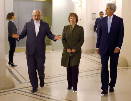U.S. Secretary of State John Kerry (R), Iranian Foreign Minister Javad Zarif (L) and EU envoy Catherine Ashton arrive for a meeting in Vienna November 20, 2014. REUTERS/Leonhard Foeger