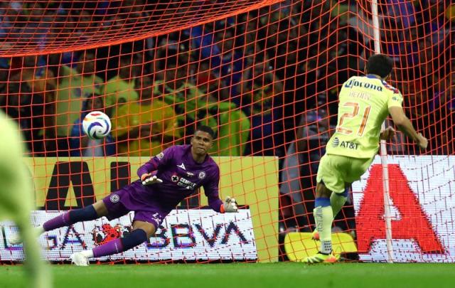 América bicampeón de la Liga MX al vencer al Cruz Azul con penal de Henry  Martín