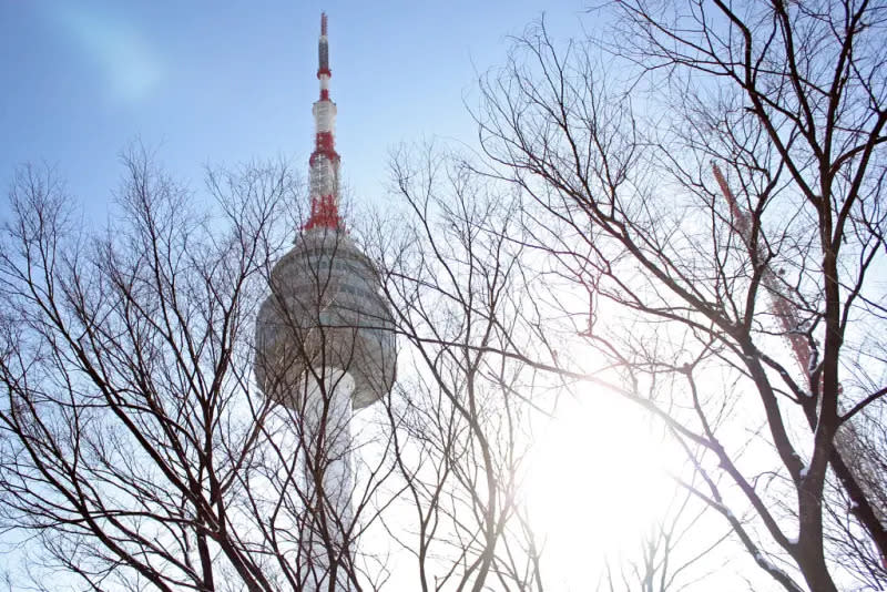 ▲韓國警方9日再接獲報案，指收到將炸毀首爾塔、日本駐南韓大使館、國立中央博物館等地標的恐嚇電郵。（圖／美聯社／達志影像）