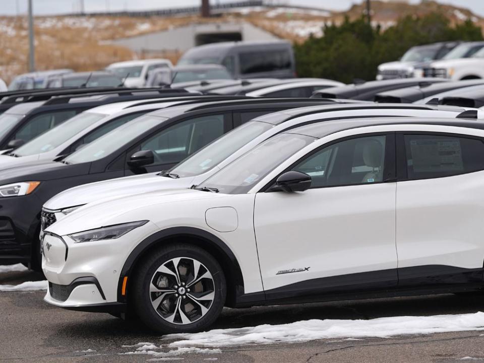  Ford Motor Co. is delaying electric vehicle production at its assembly plant in Oakville, Ont., by two years.