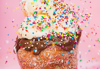 Chimney Cakes with Vanilla Ice Cream
and various fillings & toppings

Magdalena’s Chimney Cakes