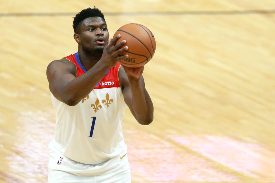 Zion Williamson shoots a free throw.