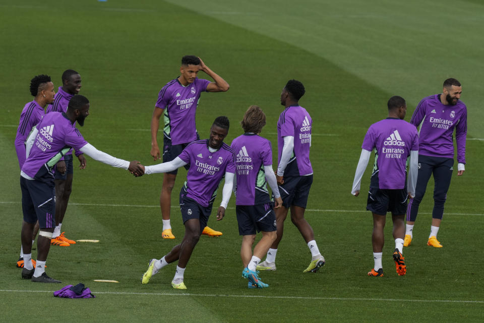 Los jugadores del Real Madrid durante un entrenamiento, el martes 23 de mayo de 2023, en Madrid. (AP Foto/Bernat Armangue)