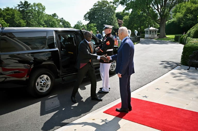 US President Joe Biden greets Kenya's President William Ruto upon his arrival at the South Portico of the White House (Mandel NGAN)