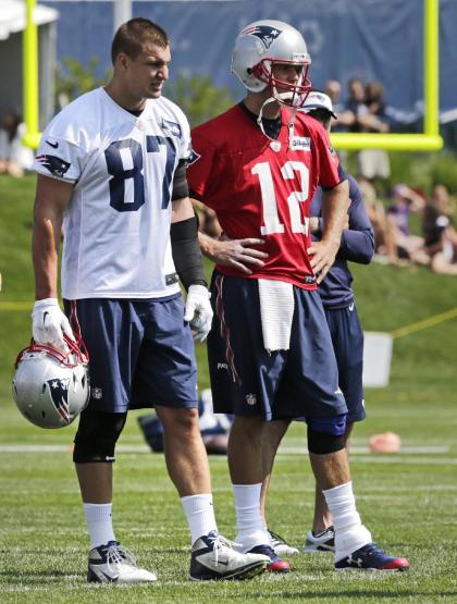A healthy Rob Gronkowski makes a big difference for QB Tom Brady. (AP) 