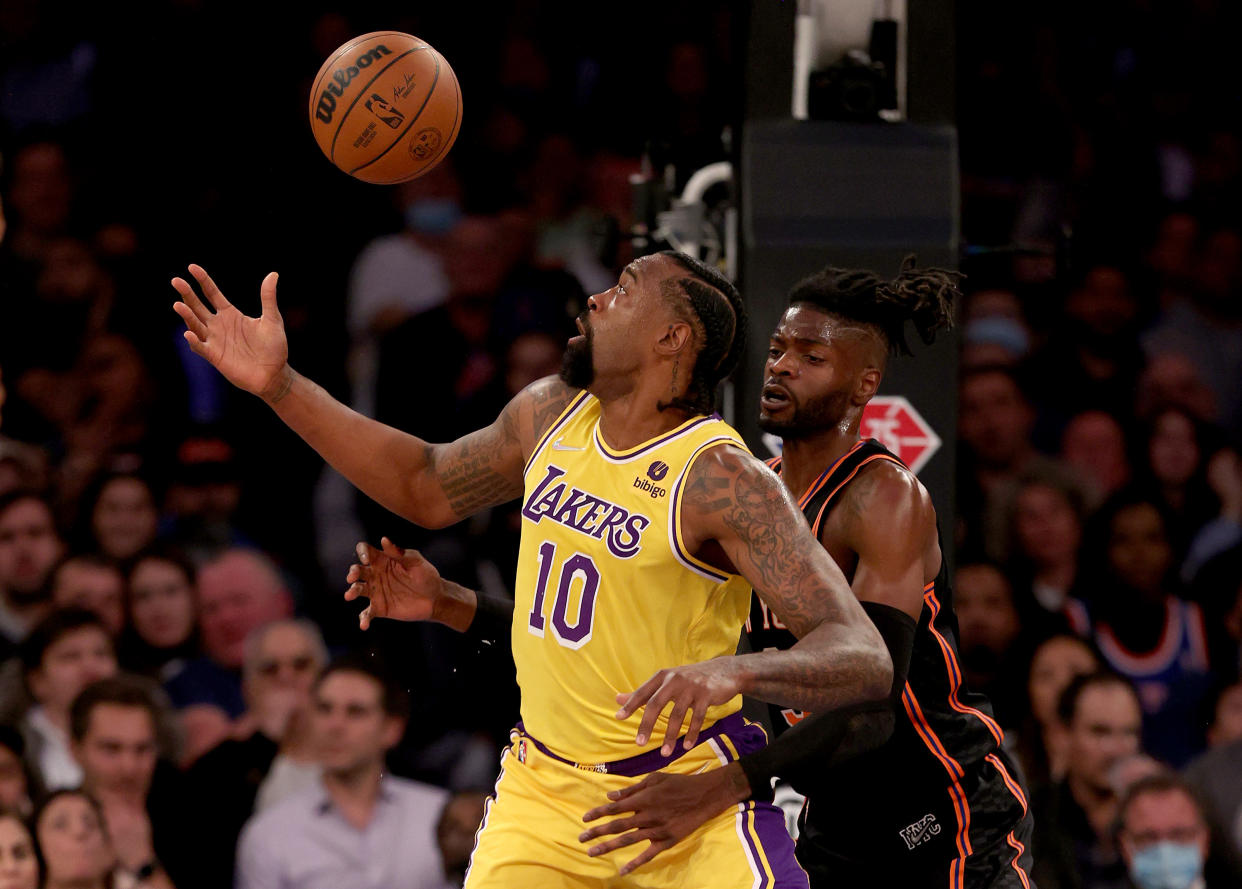 DeAndre Jordan, de Los Angeles Lakersy Nerlens Noel  de los New York Knicks  (Foto: Elsa/Getty Images)