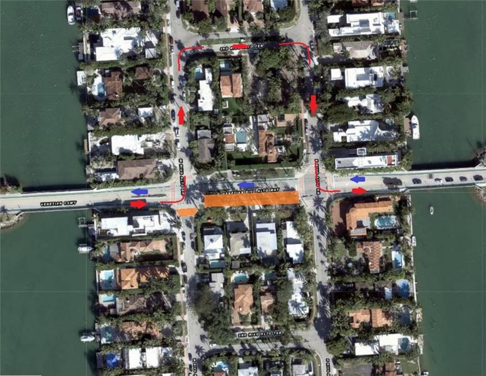 Esta foto muestra los cambios de tráfico en Rivo Alto Island durante la primera fase del proyecto de sustitución de la tubería principal de agua y alcantarillado del Venetian Causeway. Las marcas naranjas indican la ubicación de los carriles cerrados, mientras que las flechas azules y rojas indican el flujo de tráfico.