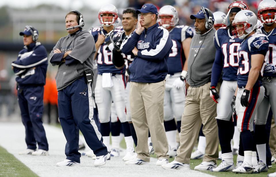 Bill Belichick y los New England Patriots han sido cuestionados por hacer trampa con el robo de señales de otros equipos con video. (Photo by Rob Tringali/Sportschrome/Getty Images)