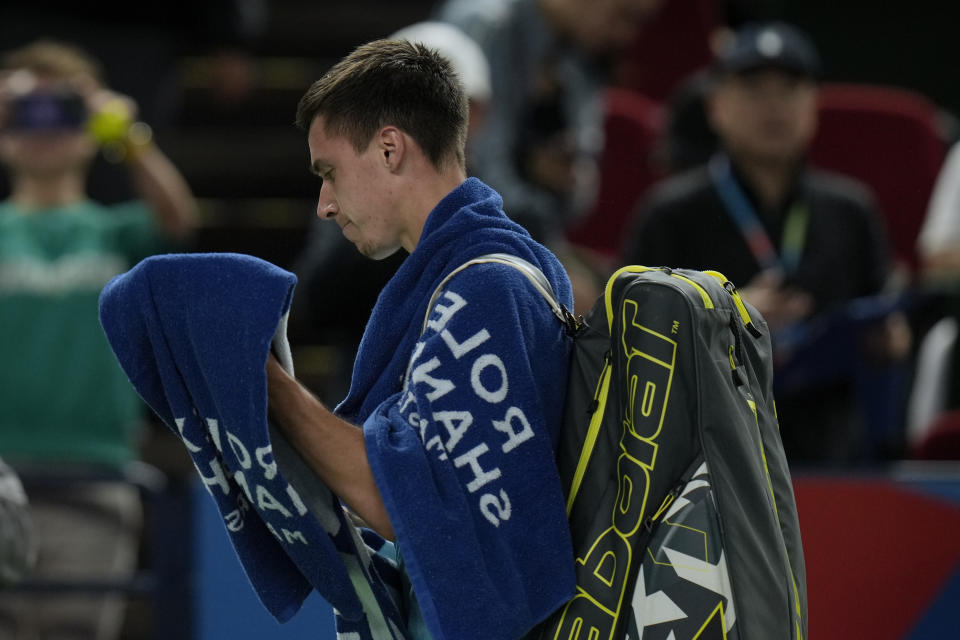 Fabian Marozsan of Hungary leaves the court after defeated by Hubert Hurkacz of Poland in the men's singles quarterfinal match of the Shanghai Masters tennis tournament at Qizhong Forest Sports City Tennis Center in Shanghai, China, Thursday, Oct. 12, 2023. (AP Photo/Andy Wong)