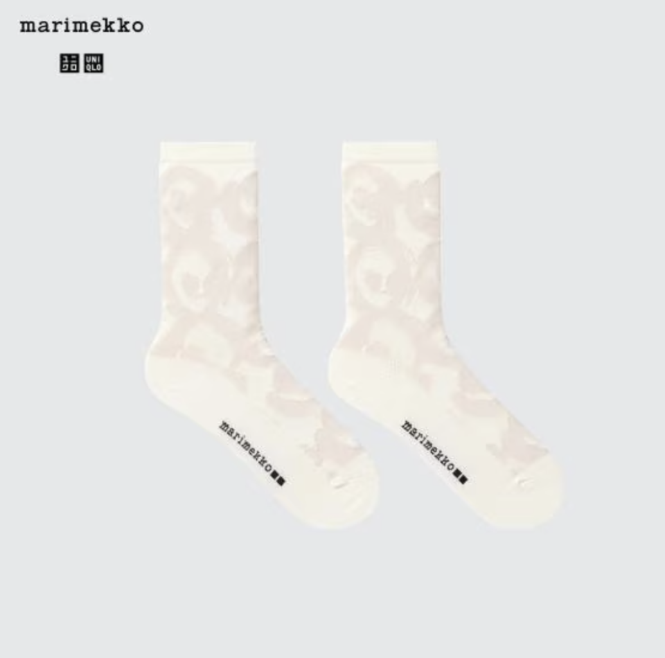 UNIQLO Marimekko聯名1月1日推出！2024年首波話題聯名曝光，圓點印花皇牌半月包、Heattech襪子