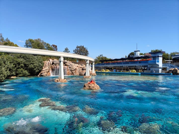 Finding Nemo submarines at Disneyland taken with the OnePlus 12R main camera.