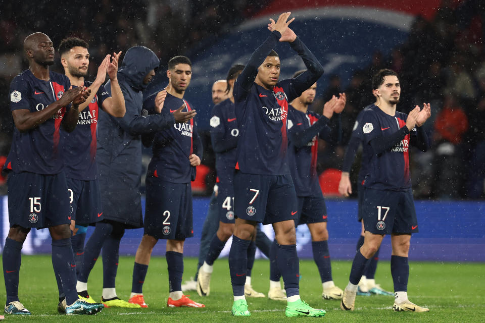 Kylian Mbappé et ses coéquipiers du PSG sont sacrés champions de France de Ligue 1.