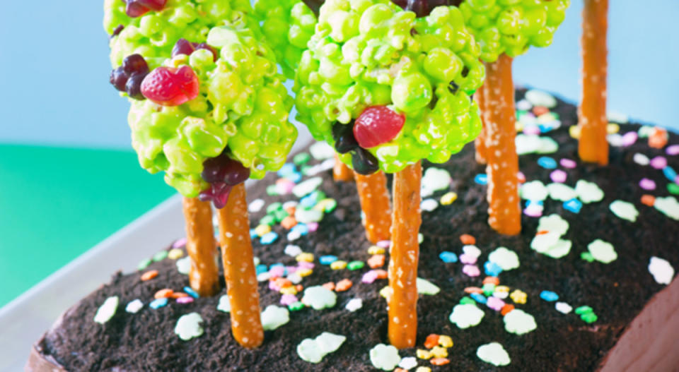 <p>Tablespoon</p><p>Learn how to make Popcorn Trees to top this fun cake for Earth Day!</p><p>Directions <a href="http://www.tablespoon.com/recipes/earth-day-cake/e6e524a9-094e-4088-b313-2e918496734a" rel="nofollow noopener" target="_blank" data-ylk="slk:HERE;elm:context_link;itc:0;sec:content-canvas" class="link ">HERE</a></p>