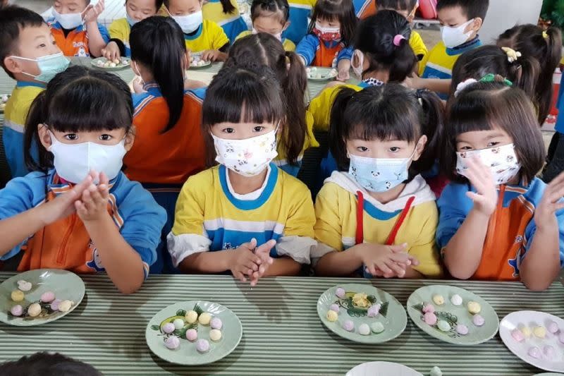 ▲教育部表示，幼兒園、兒童課後照顧中心、補習班、室內外運動場館也配合降級開放。（示意圖／NOWnews資料照）