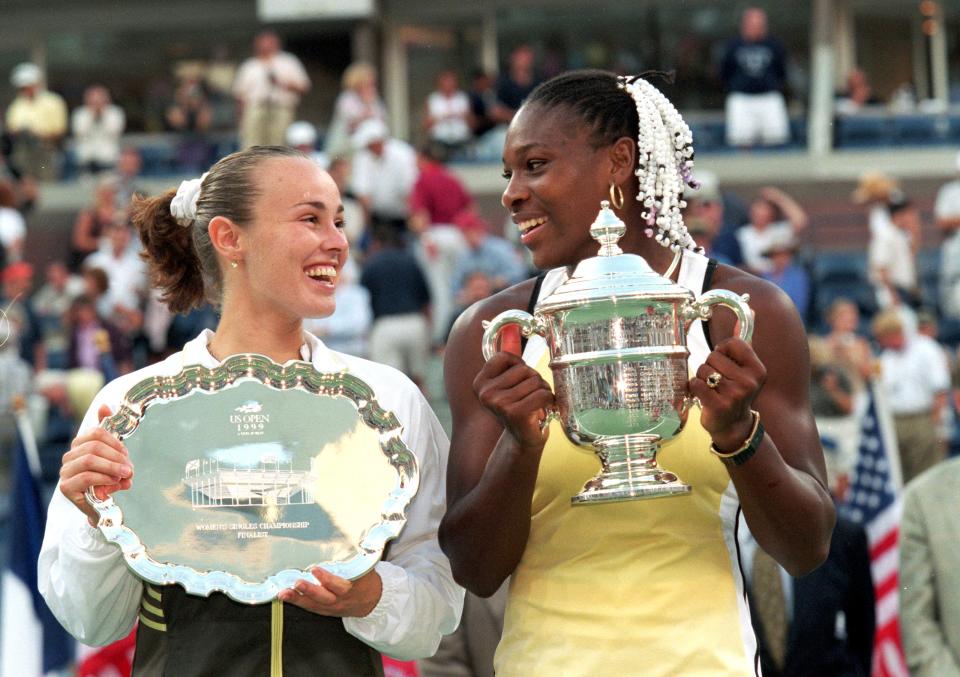 Serena Williams於1999年美網擊敗Martina Hingis奪下首座大滿貫冠軍。（Jamie Squire/Allsport）