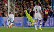 Football - FC Barcelona v Bayern Munich - UEFA Champions League Semi Final First Leg - The Nou Camp, Barcelona, Spain - 6/5/15 Barcelona's Lionel Messi scores their second goal Reuters / Albert Gea