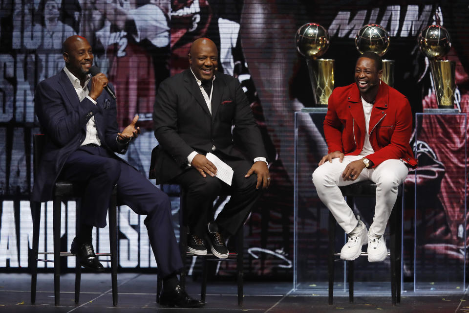 Dwyane Wade laughs with former player Alonzo Mourning and host Jason Jackson