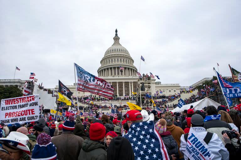 ARCHIVO - Partidarios del presidente Donald Trump protestan en el Capitolio de Estados Unidos, en Washington, el 6 de enero de 2021. (AP Foto/Jose Luis Magana, Archivo)