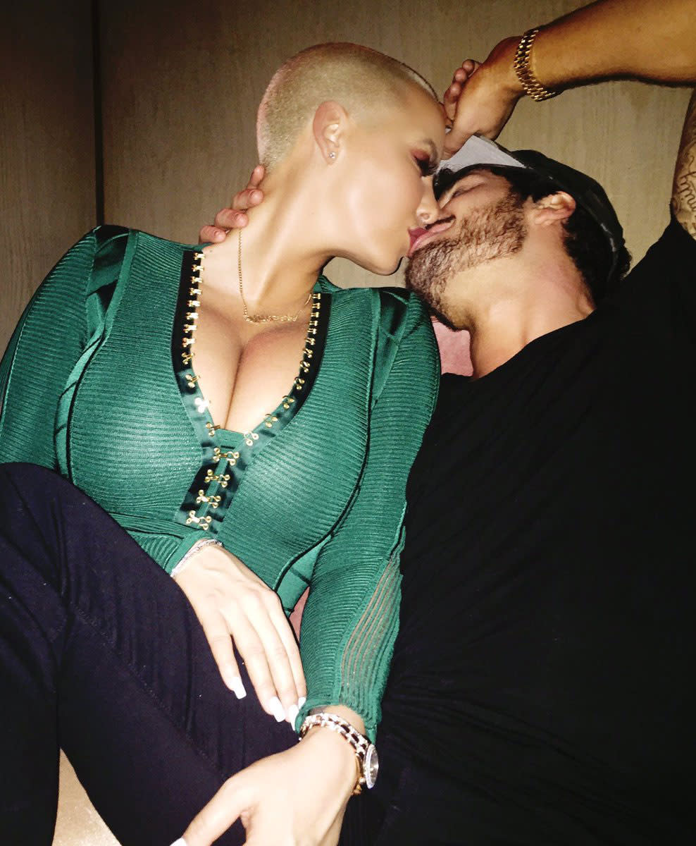Date Night! Amber Rose Shares Steamy Kiss with Val Chmerkovskiy During New York City Night picture
