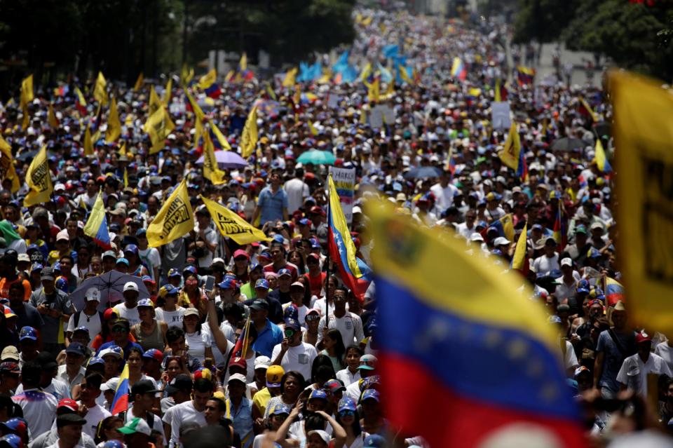 Venezuela bajo máxima tensión por marchas opuestas