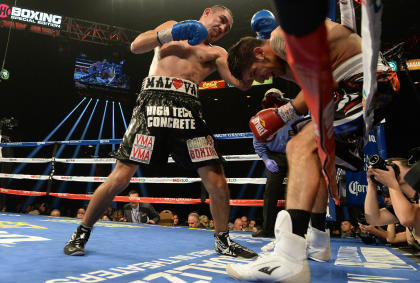 Humberto Soto (L) has the advantage vs. John Molina Jr. during their junior welterweight fight. (USA TODAY Sports)