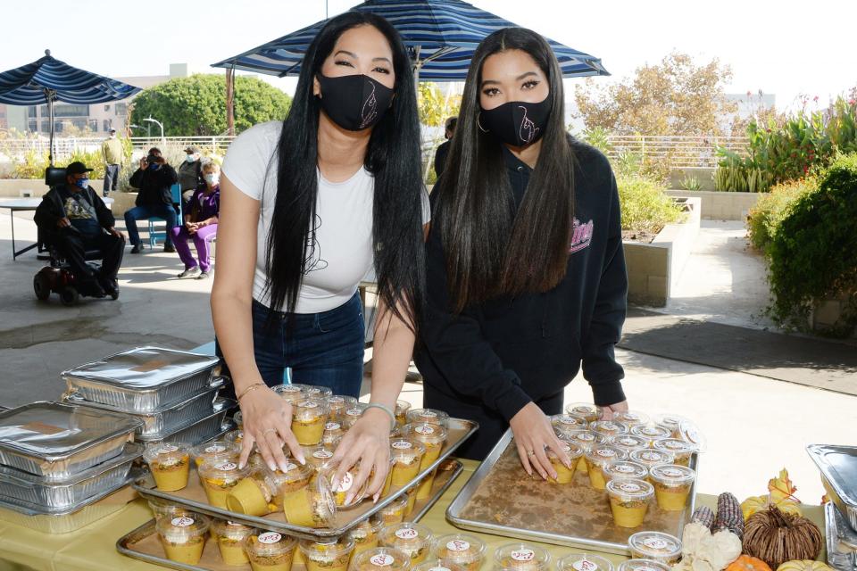 <p>Kimora Lee Simmons and daughter Ming Lee Simmons serve a Thanksgiving feast to residents of Skid Row Housing Trust's Star Apartments on Tuesday in L.A.</p>