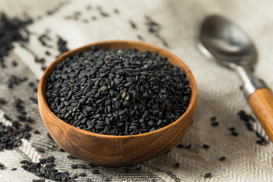 黑芝麻也是良好的油脂來源，屬單元不飽和脂肪酸與多元不飽和脂肪酸。（圖／Getty Images）