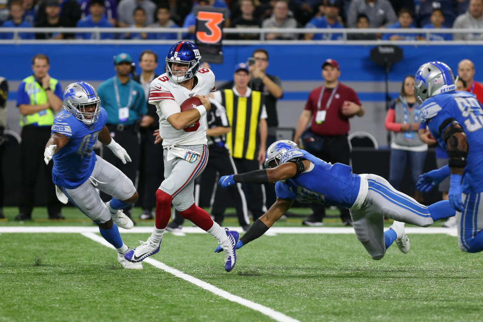 DETROIT, MI - OCTOBER 27:  New York Giants quarterback Daniel Jones (8) runs with the ball while trying to elude Detroit Lions linebacker Devon Kennard (42), left, and Detroit Lions defensive end Trey Flowers (90), right, during a regular season game between the New York Giants and the Detroit Lions on October 27, 2019 at Ford Field in Detroit, Michigan.  The Lions defeated the Giants 31-26.  (Photo by Scott W. Grau/Icon Sportswire via Getty Images)