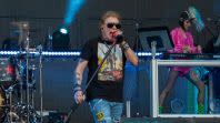 Axl Rose mic throw