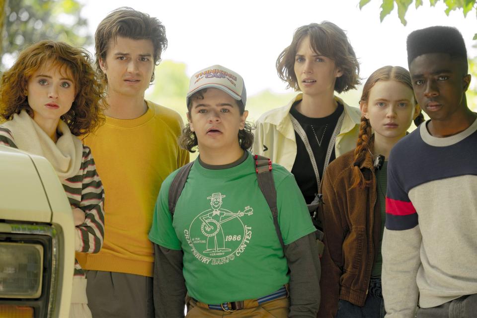 STRANGER THINGS. (L to R) Natalia Dyer as Nancy Wheeler, Joe Keery as Steve Harrington, Gaten Matarazzo as Dustin Henderson, Maya Hawke as Robin Buckley, Sadie Sink as Max Mayfield, and Caleb McLaughlin as Lucas Sinclair in STRANGER THINGS. Cr. Tina Rowden/Netflix © 2022