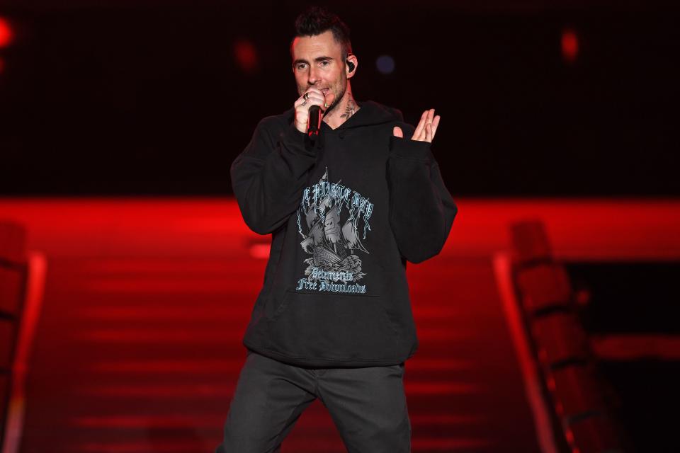 El líder de Maroon 5 ha triunfado en la música, pero ya tenía recursos suficientes gracias a su familia. Su padre, Fred Levine, fundó una marca de ropa con sede en Los Ángeles llamada M.Fredric. (Foto: Pablo Porciuncula / AFP / Getty Images)