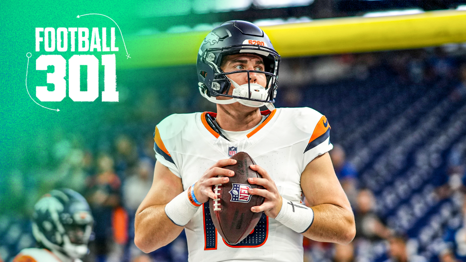 INDIANAPOLIS, IN - 11 AGUSTUS: Bo Nix #10 dari Denver Broncos melakukan pemanasan sebelum pertandingan sepak bola pramusim NFL melawan Indianapolis Colts di Lucas Oil Stadium pada 11 Agustus 2024 di Indianapolis, Indiana. (Foto oleh Todd Rosenberg/Getty Images)