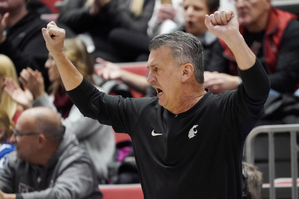 Washington State coach Kyle Smith reacts during the first half of the team's NCAA college basketball game against Oregon, Saturday, Jan. 6, 2024, in Pullman, Wash. (AP Photo/Ted S. Warren)