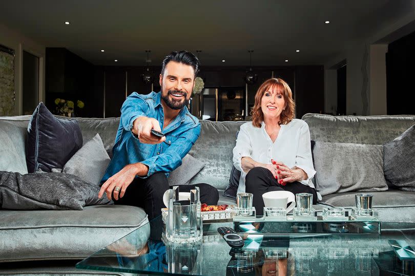 Rylan Clark and his mum Linda on Gogglebox as Rylan points remote at TV