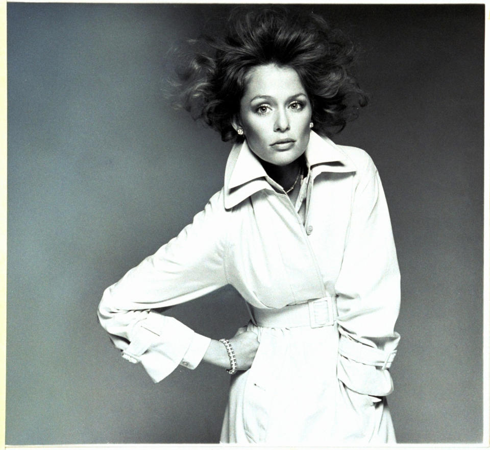 Lauren Hutton posing for Vogue in 1974. [Photo: Getty]